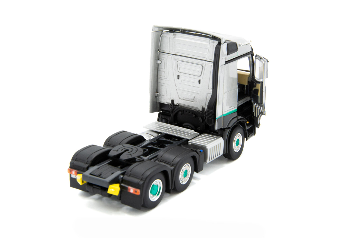 1/32 SCALE MERCEDES Benz New Actros MP4 Truck Tractor White Diecast 1/32 SCALE MERCEDES Benz New Actros MP4 Truck Tractor White Diecast