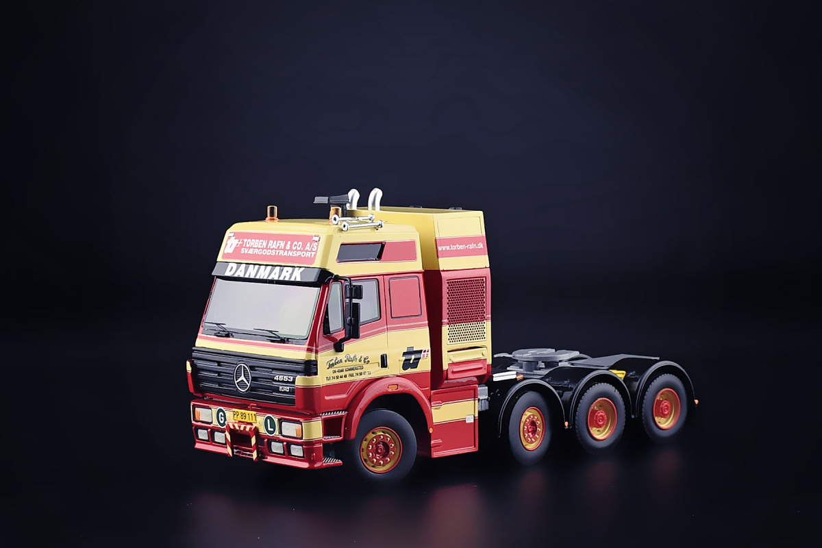 Camion de couleur bordeaux HERMANN PAULE – MERCEDES NG 8x4 Camion de couleur bordeaux HERMANN PAULE – MERCEDES NG 8x4